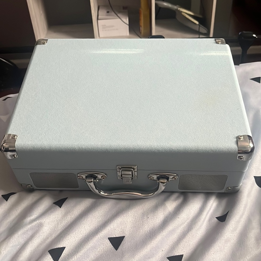 Record player (Victrola)